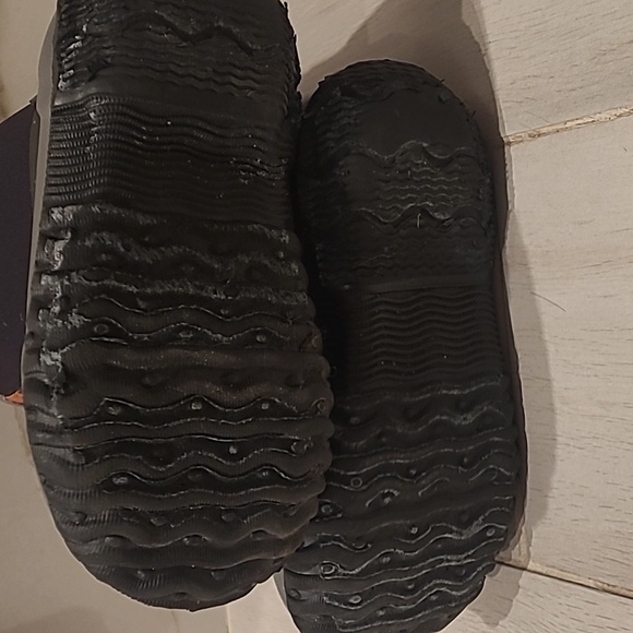 Bogs Snow Boots Size 11 - Picture 4 of 5